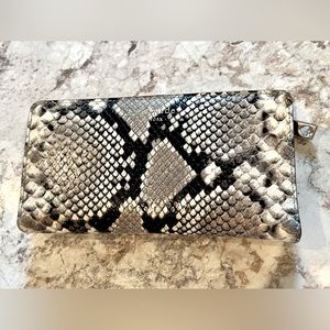 Kate Spade large slim wallet. Very good condition. Silver hardware/snake print